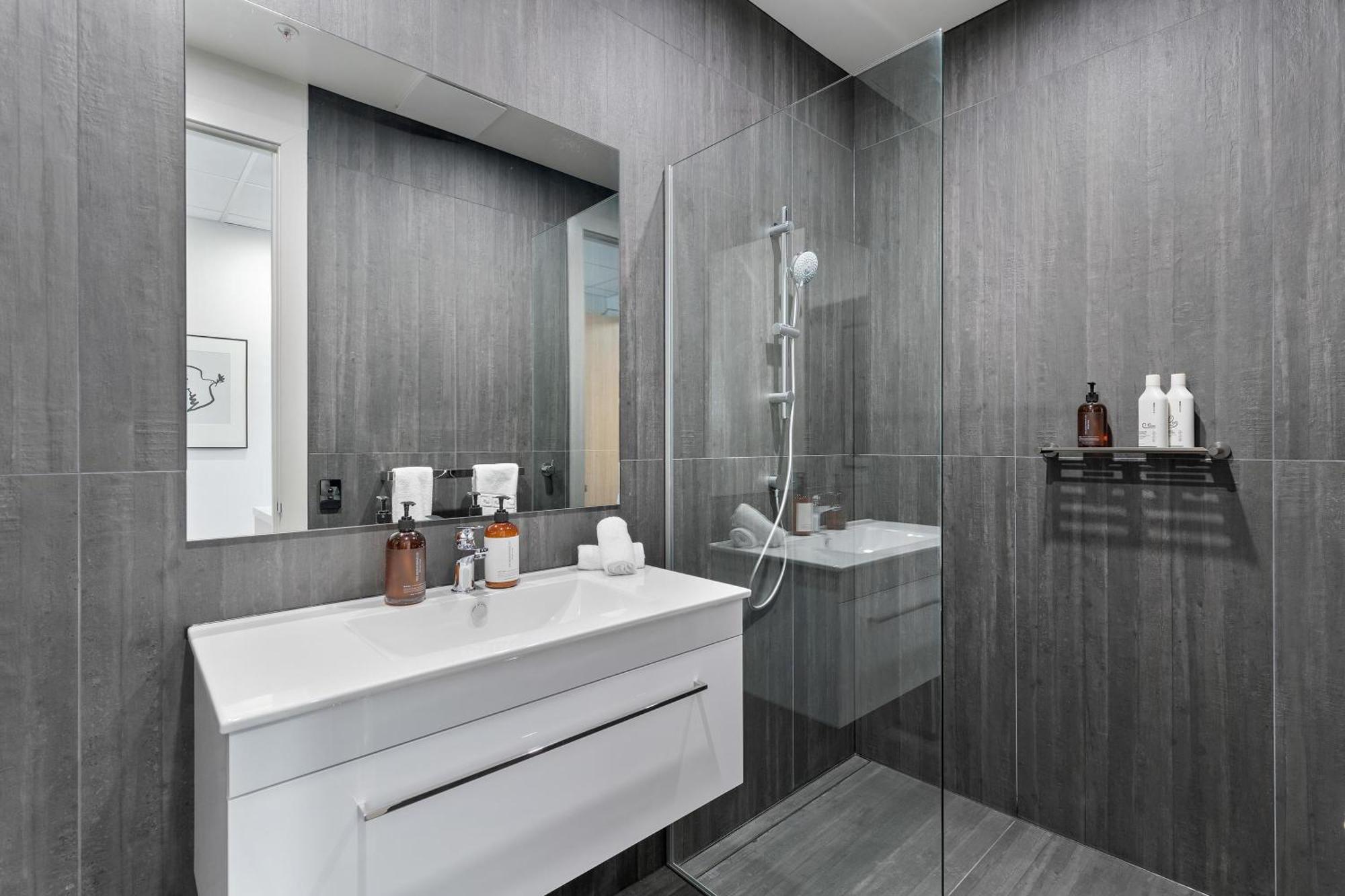 12Th Avenue Suites كوينستاون المظهر الخارجي الصورة