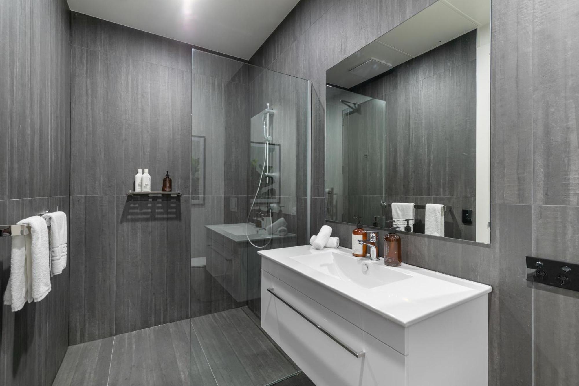 12Th Avenue Suites كوينستاون المظهر الخارجي الصورة