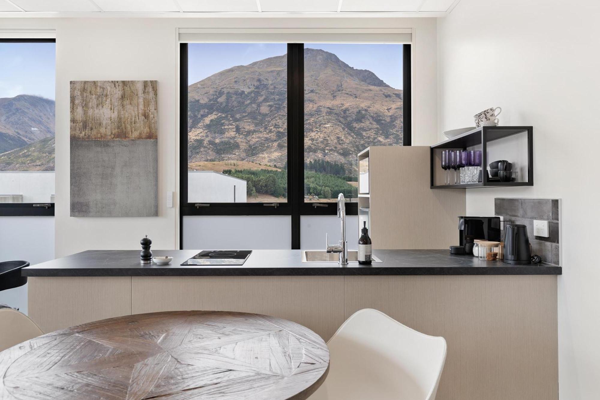 12Th Avenue Suites كوينستاون المظهر الخارجي الصورة